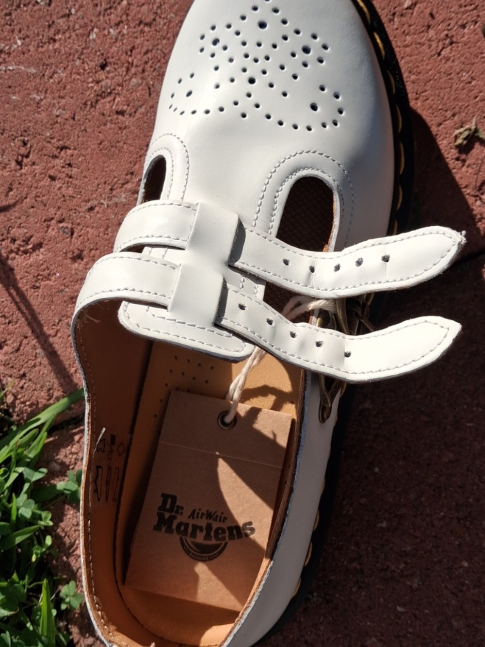 NWT Dr. Martens White Leather Mary Jane T-Strap Shoes Size 7 Wingtip Brogue - Picture 2 of 4